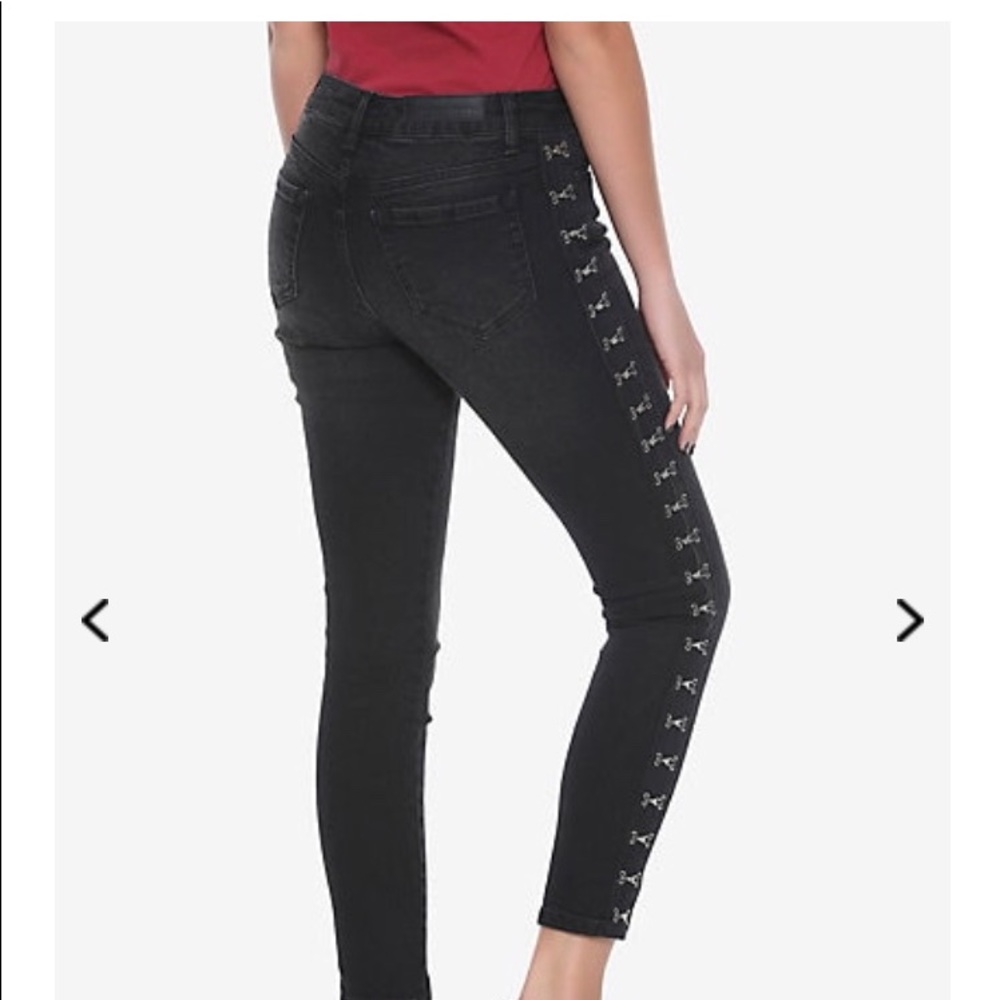 Black skinny Jeans with hook detail